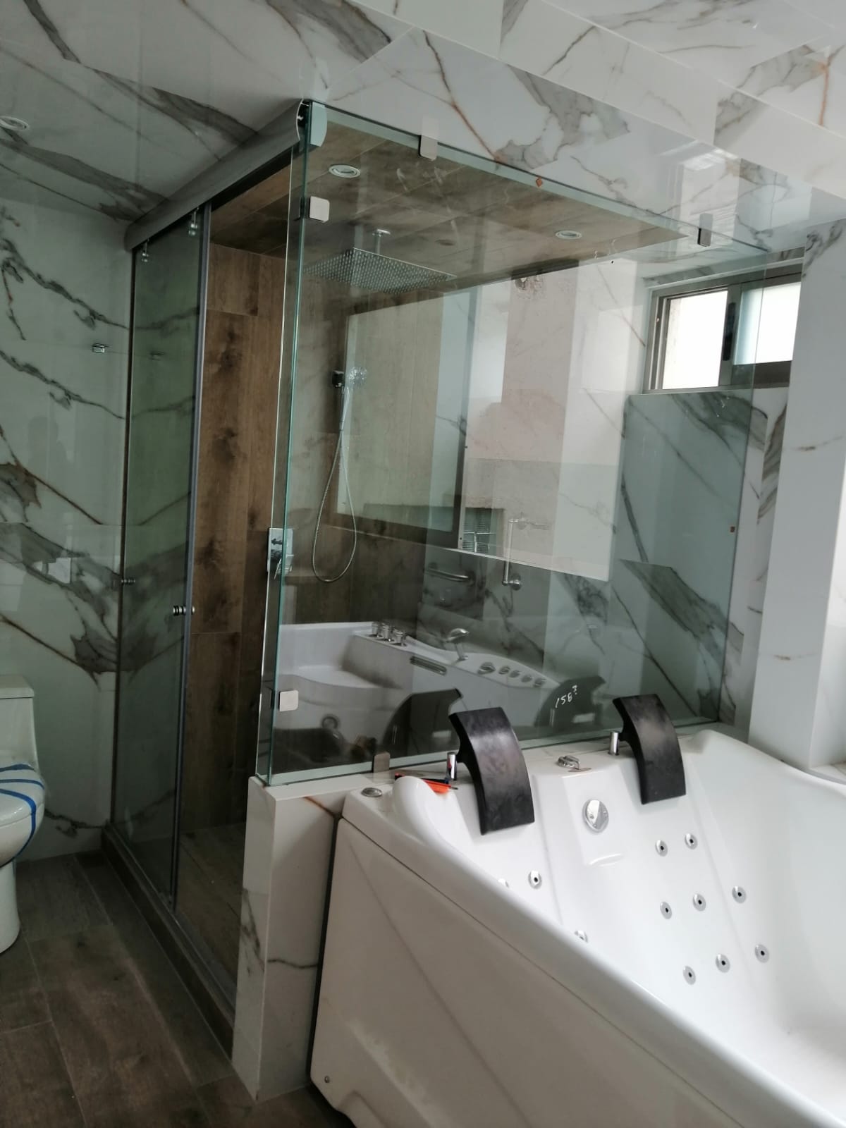 Fotografía adicional de Canceles de Baño y Comerciales