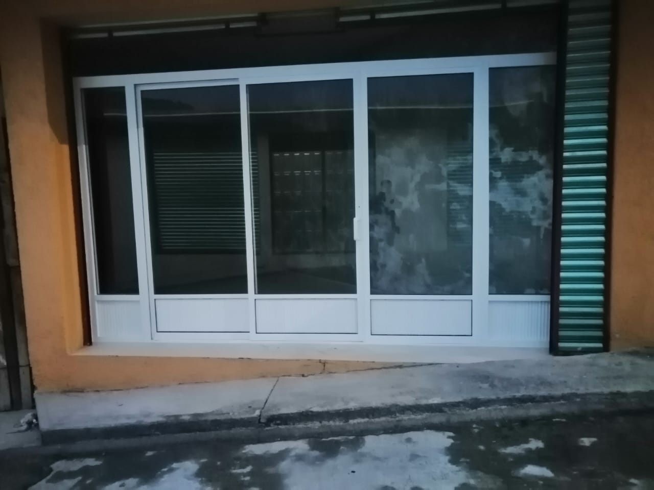 Fotografía adicional de Canceles de Baño y Comerciales