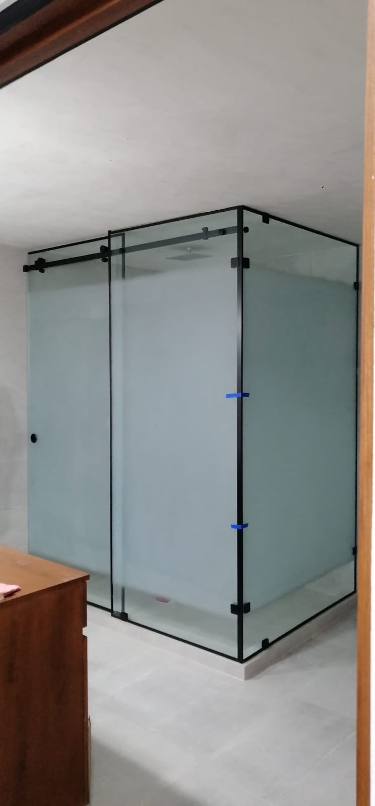 Fotografía adicional de Canceles de Baño y Comerciales