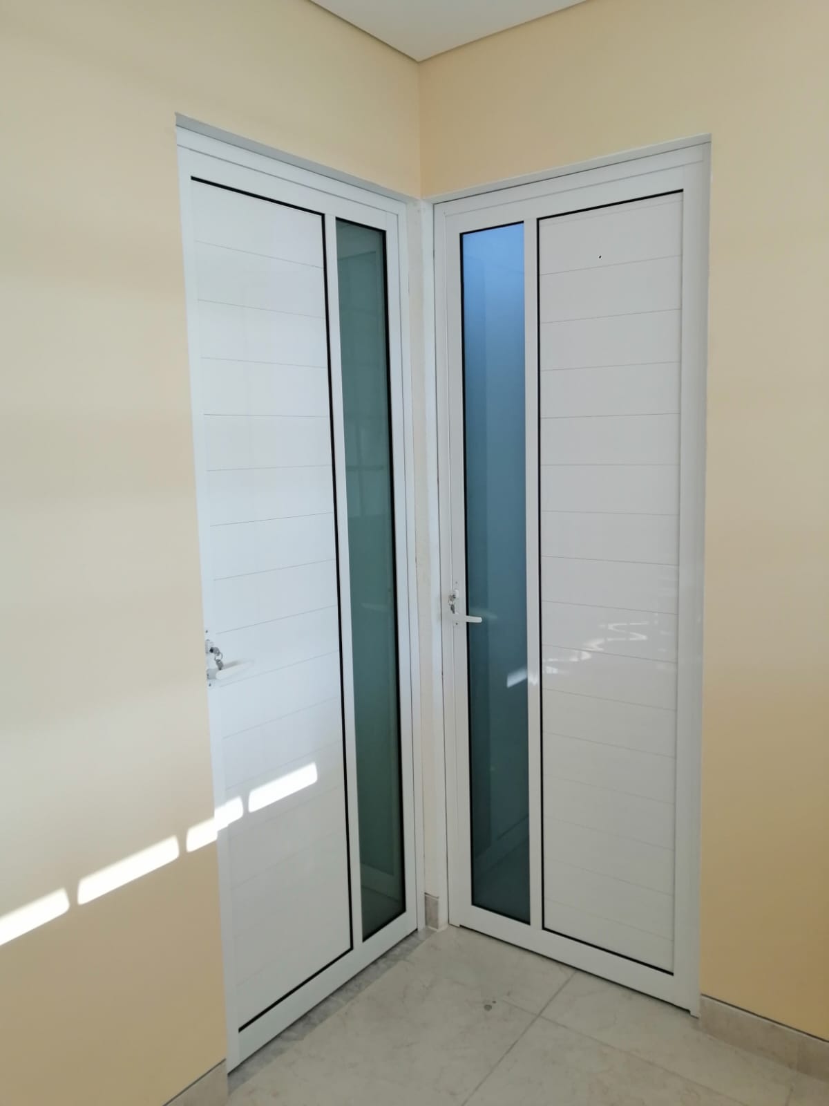 Puertas de Aluminio y Cristal - Fotografía 9